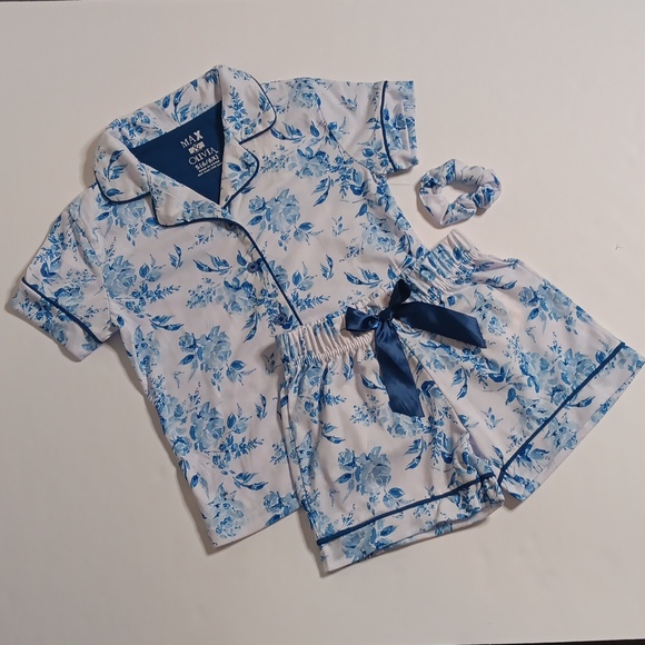 MAX & OLIVIA Other - (2) Piece Short Coat Pajama Set w/Scrunchie